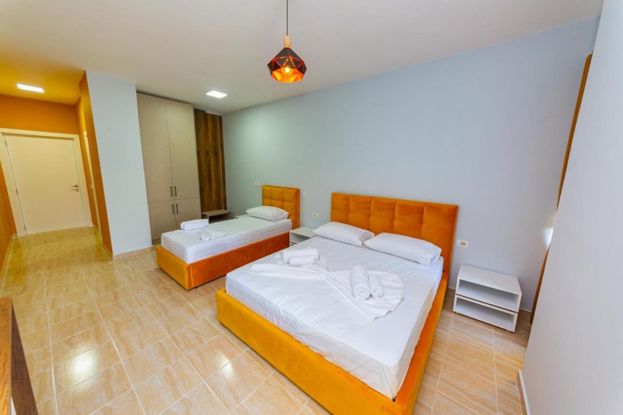 Ponari S Hotel Kryemëdhej Buitenkant foto