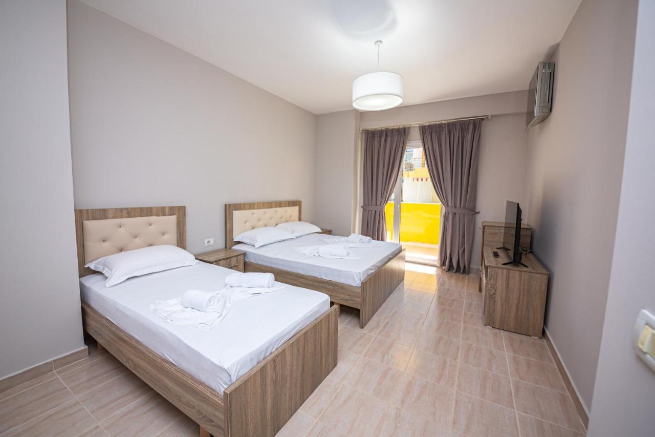 Ponari S Hotel Kryemëdhej Buitenkant foto