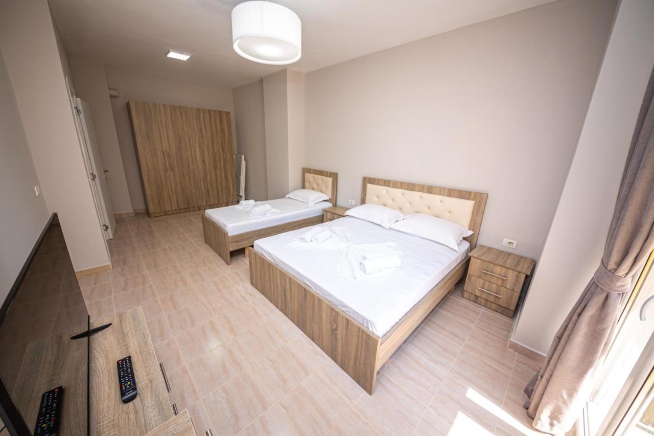 Ponari S Hotel Kryemëdhej Buitenkant foto