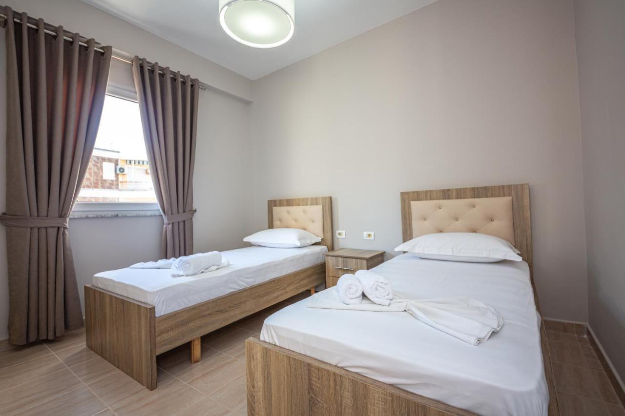 Ponari S Hotel Kryemëdhej Buitenkant foto